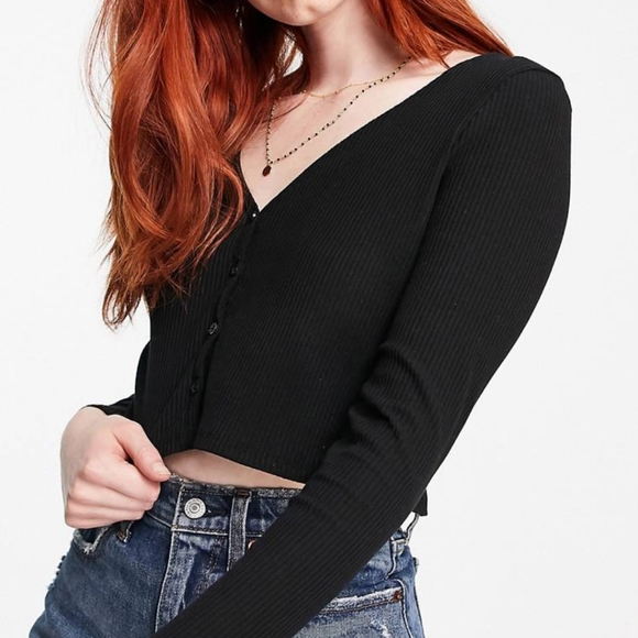 🥝2 for $10 Cropped button up top - Picture 1 of 2